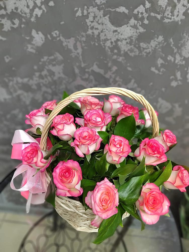 Цветочная композиция из Розы в корзине в Ефремове