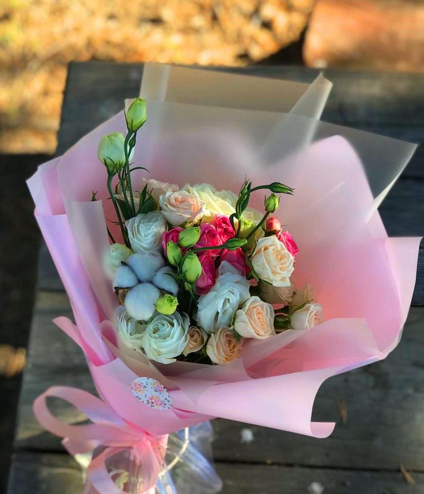 Букет цветов из: Розы и Лизиантусы в Ефремове