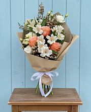 Букет цветов из:  Альстромерии, Лизиантусы, Розы и Хризантемы в Ефремове