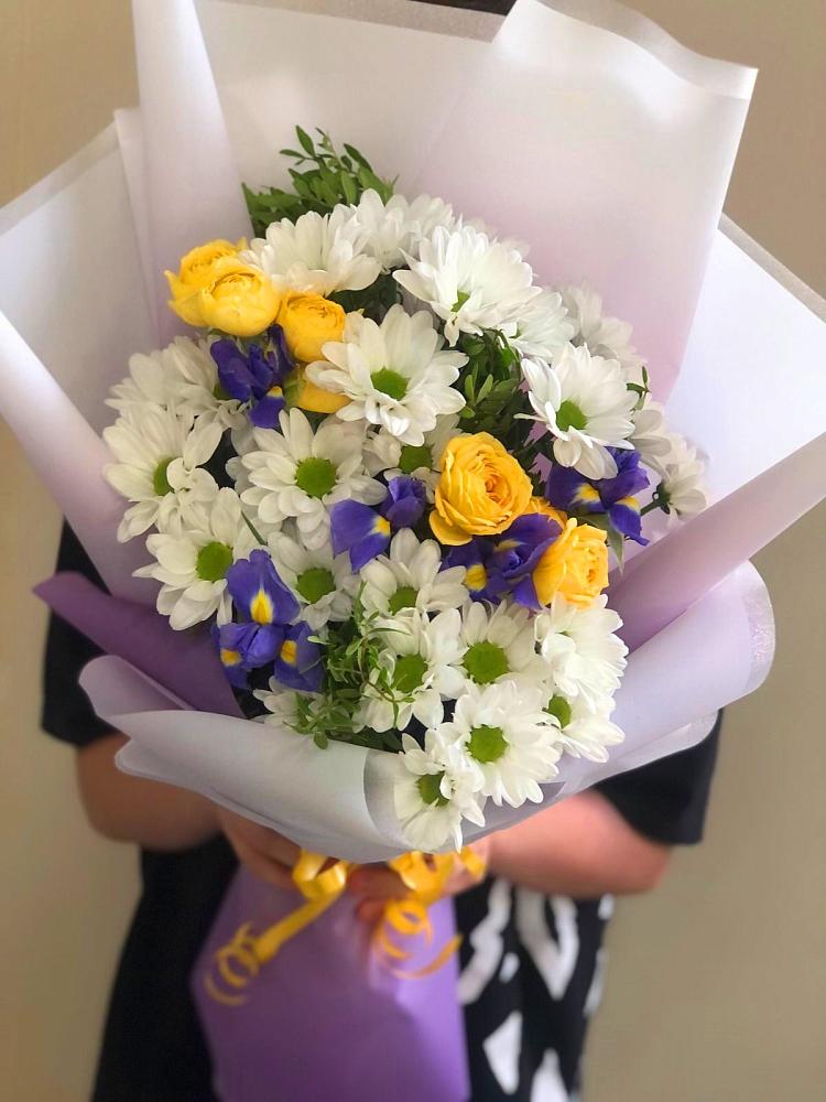 Букет цветов из: Ирисы, Хризантемы и Розы в Ефремове