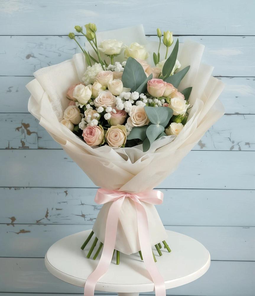 Букет цветов из: Розы и Лизиантусы в Ефремове