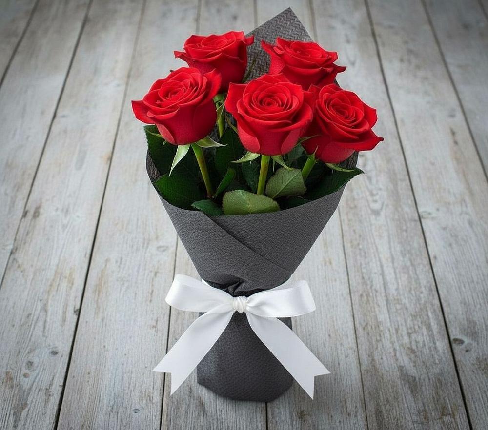 Букет 5 Красных роз Эдлесс Лав в Ефремове