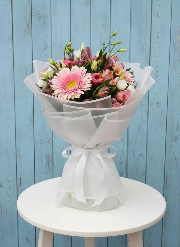 Букет цветов из: Герберы, Альстромерии и Лизиантусы в Ефремове