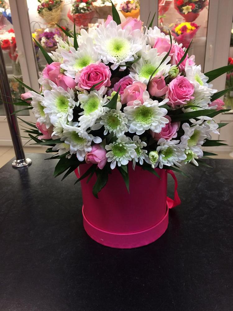 Цветочная композиция из Розы и Хризантемы в шляпной коробке в Ефремове