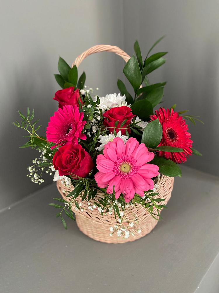 Цветочная композиция из Розы, Хризантемы и Герберы в корзине в Ефремове