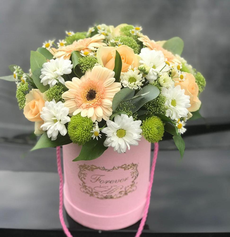 Цветочная композиция из Розы, Герберы и Хризантемы в шляпной коробке в Ефремове