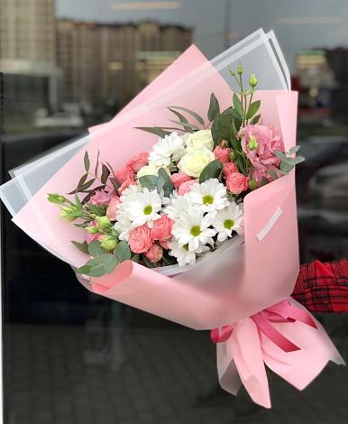 Букет цветов из: Розы, Лизиантусы и Хризантемы в Ефремове