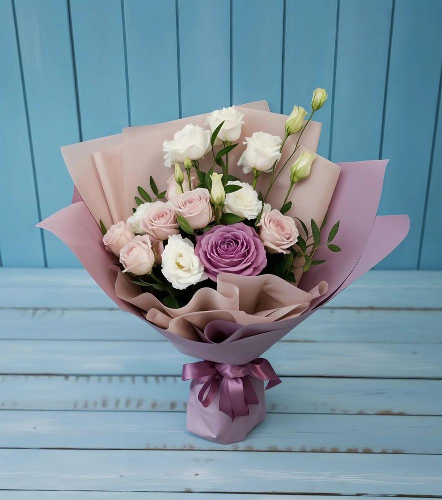 Букет цветов из: Розы и Лизиантусы в Ефремове